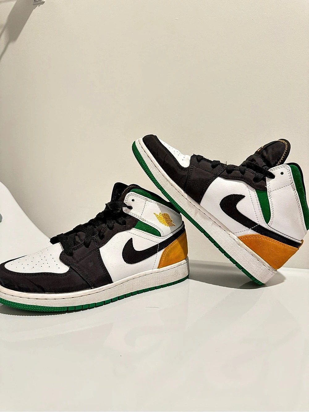 Jordan Air Jordan 1 Mid SE 'Oakland' Sneakers White & Black 6Y / Women’s 7.5